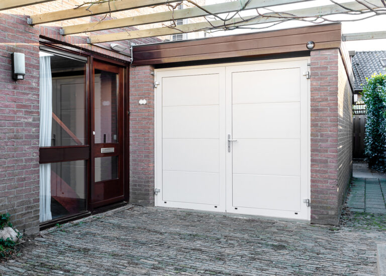 Ruiter levert de mooiste openslaande garagedeuren