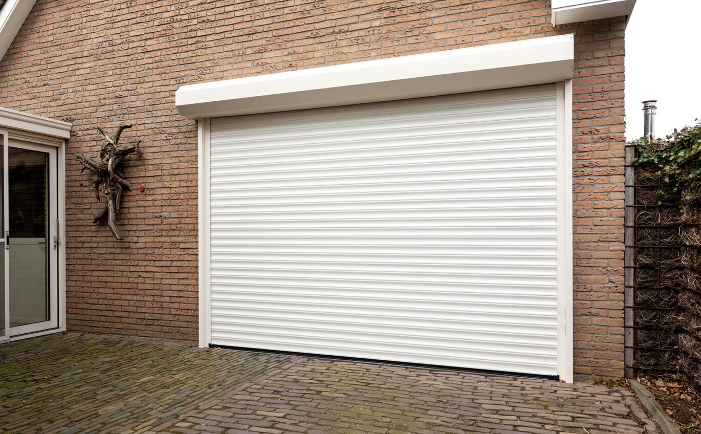 Ontdek onze rolgaragedeuren in de showroom